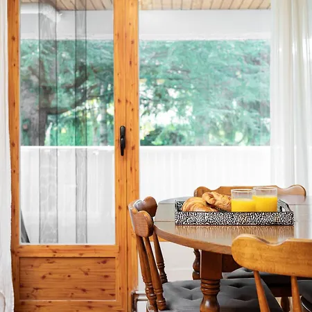 Esencia Pirineos L Bqq L Pisicina L Tenis Biescas (Aragon)