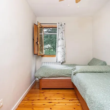 Esencia Pirineos L Bqq L Pisicina L Tenis Biescas (Aragon)