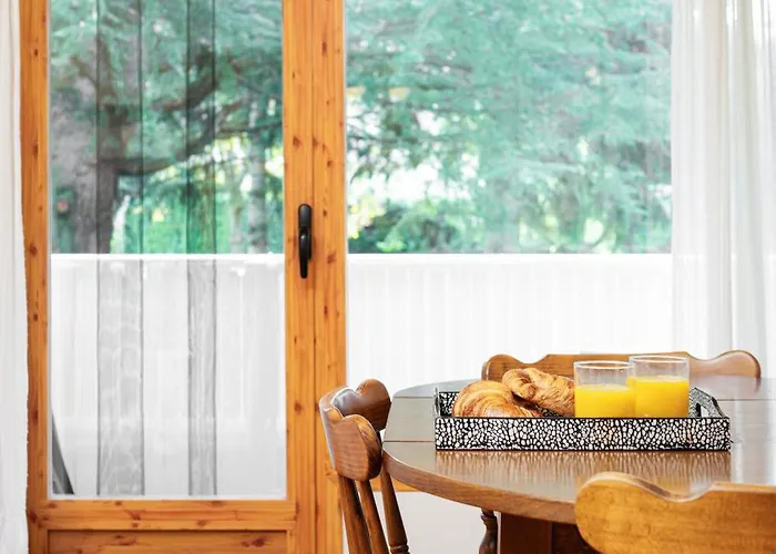 Esencia Pirineos L Bqq L Pisicina L Tenis Biescas (Aragon)