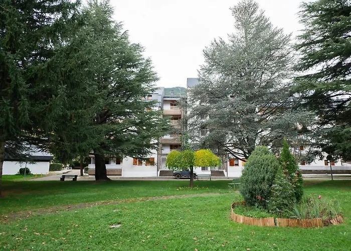 Esencia Pirineos L Bqq L Pisicina L Tenis Biescas (Aragon)