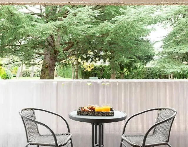 Esencia Pirineos L Bqq L Pisicina L Tenis Biescas (Aragon)