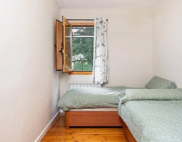 Esencia Pirineos L Bqq L Pisicina L Tenis Biescas (Aragon)